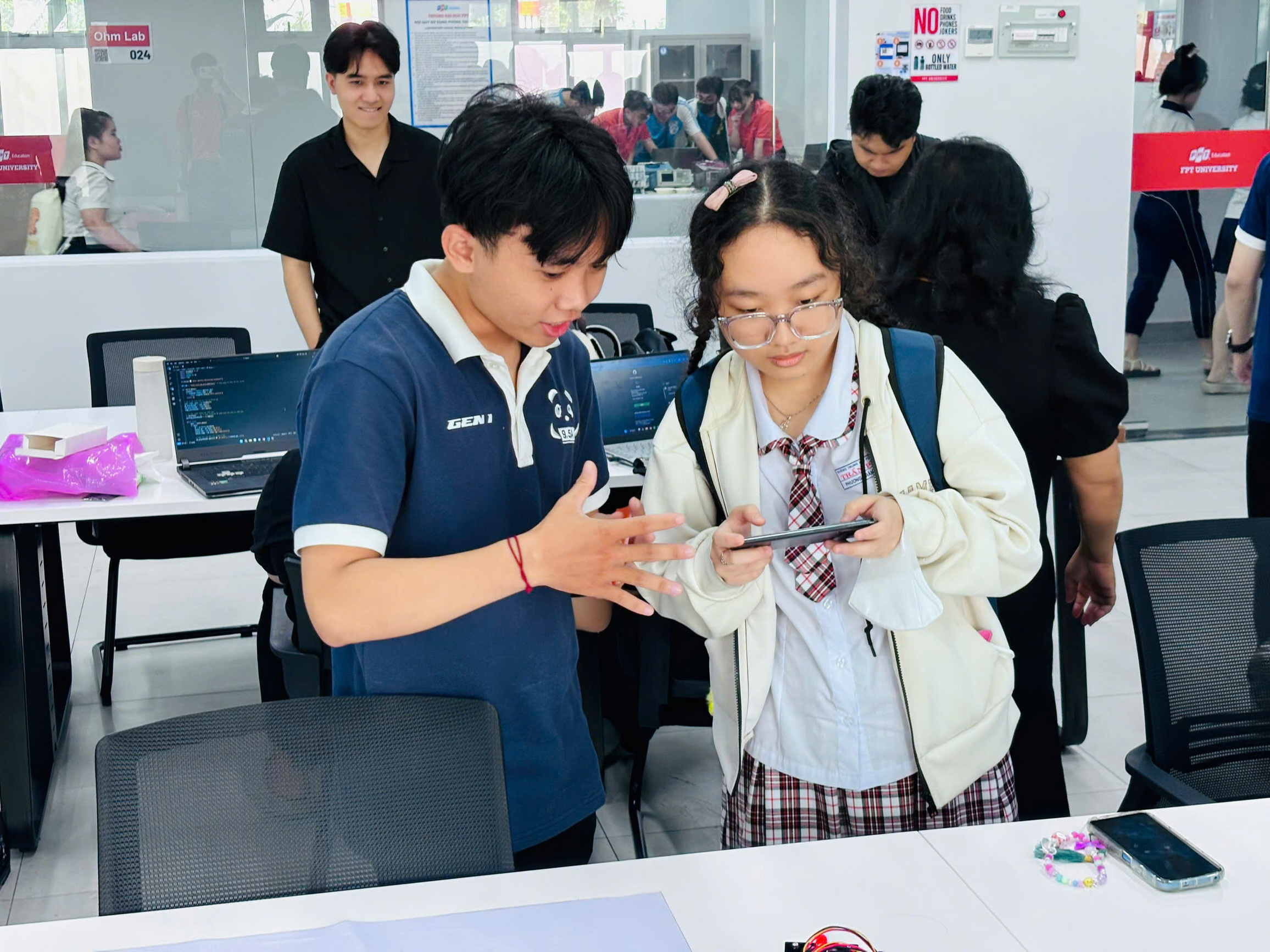 Khuôn viên trường THPT Trần Phú